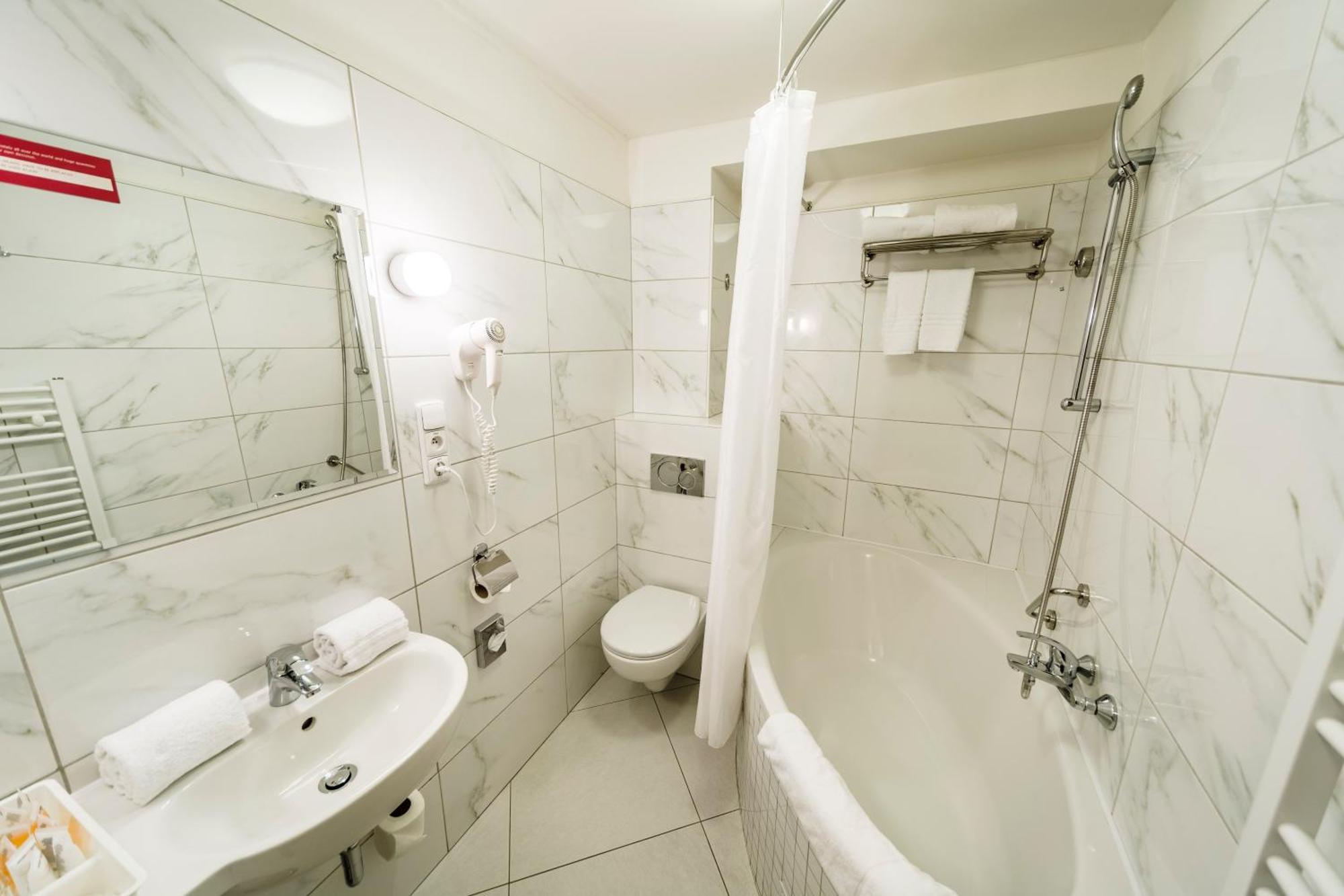 Quadruple Room,1433631574:JPEG