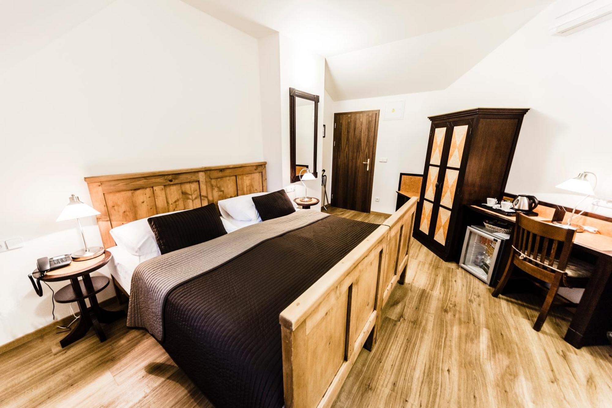 Double Room,1433630674:JPEG